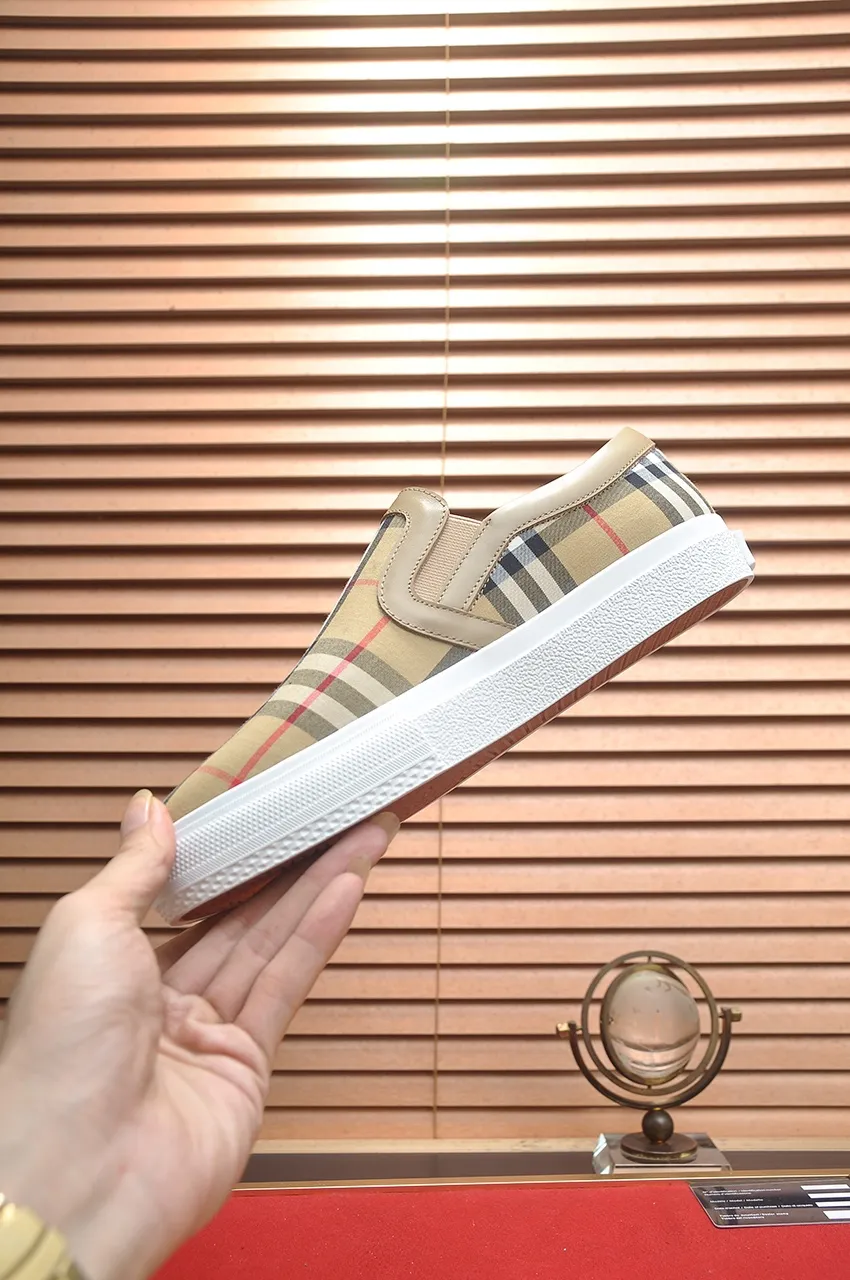 Men's shoes💰480💶[Burberry] (cowhide lining) classic low-top sneakers｜Imported cowhide with classic plaid fabric｜Cow leather lining｜Original outsole｜Fine workmanship and comfortable to wear Size: 38-44 (customized at 45)